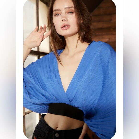 Reveuse | Women’s Elegant Blue V-Neck Pleated Crop Top Blouse | Size Small - Picture 1 of 8